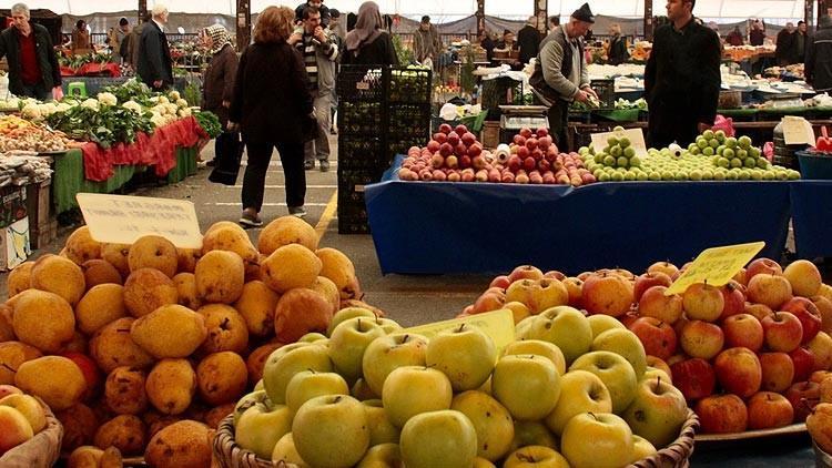Karantinada olması gereken 10 kişi semt pazarında yakalandı