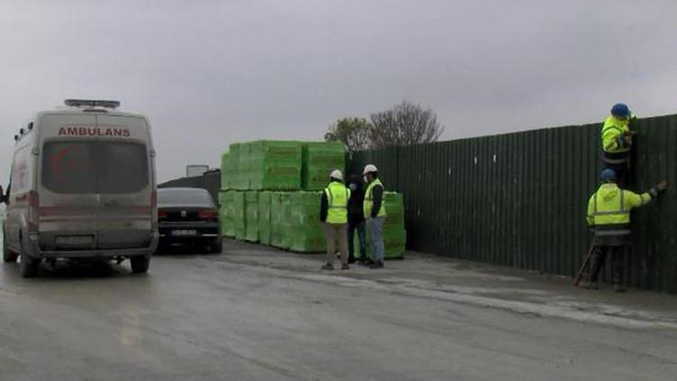 Büyükçekmece'de 5 metre yükseklikten düşen 2 işçi yaralandı