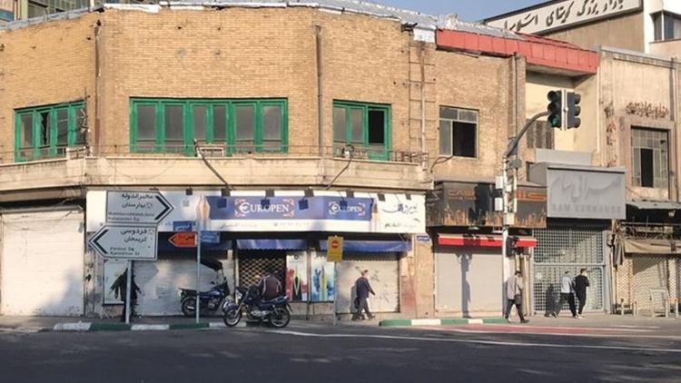 İran'da Kovid-19 kısıtlamaları nedeniyle çarşı ve pazarlar kapalı