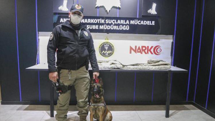 Ankara Polisi, Avustralya'ya gönderilecek yorganda 8 kilo uyuşturucu buldu