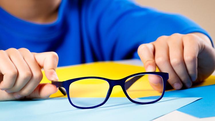 Uzaktan eğitim gören çocuklar rutin göz muayenesinden geçirilmeli