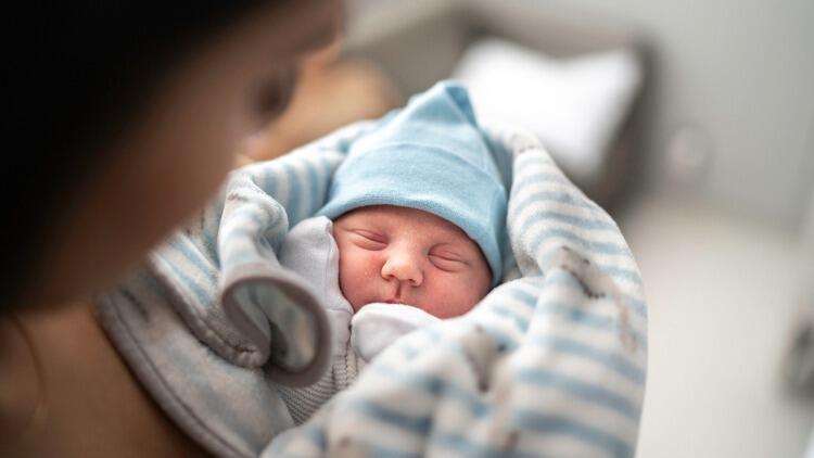 Bebeğinizin ilk kışı: Yenidoğan bebekler soğuk havalarda nasıl korunur?
