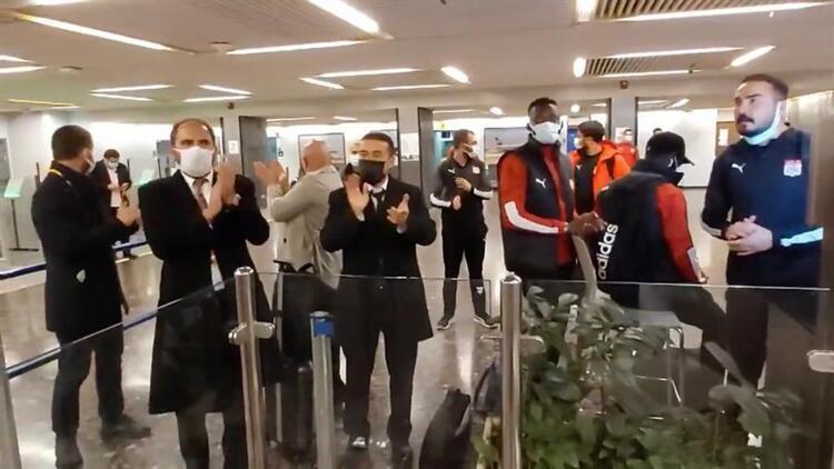 Sivasspor'a İsrail'de büyük ayıp! Kafile havalimanında bekletildi