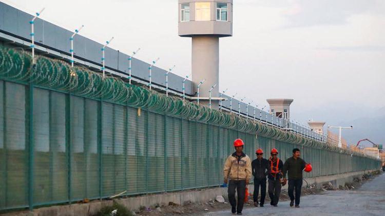 Çin'in yüz binlerce Uygur Türkü'nü pamuk tarlalarında çalışmaya zorladığı iddia edildi