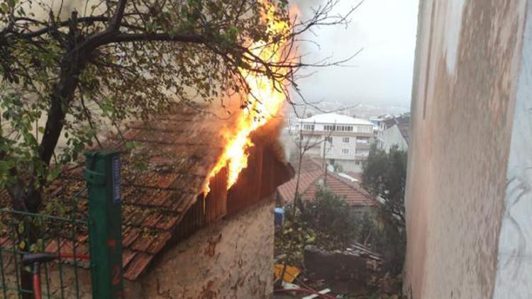 Bursa�da tek katlı ev alev alev yandı Son Dakika Haberleri