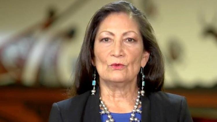 ABD'de bir ilk! Biden Amerikan yerlisi Deb Haaland'ı bakan olarak atayacak