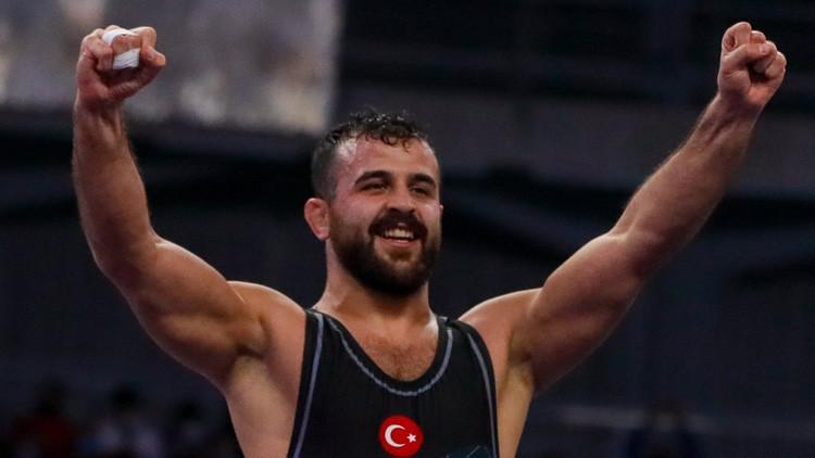 Milli güreşçi Muhammet Nuri Kotanoğlu, Dünya Kupası'nda gümüş madalya kazandı
