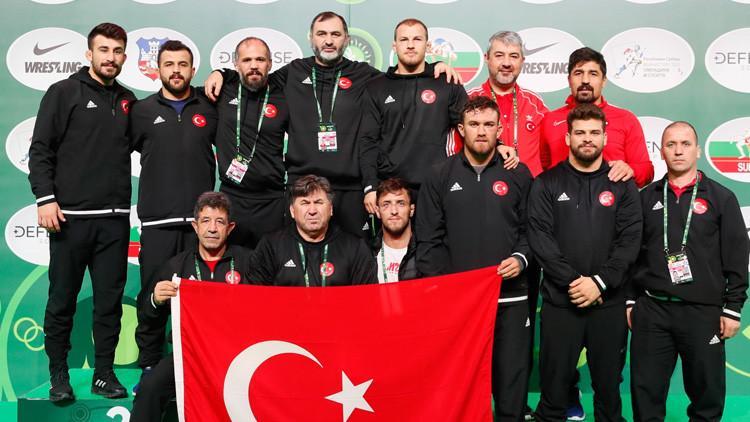 Milli güreşçiler, Sırbistan'daki Dünya Kupası'nda takım halinde dünya ikincisi oldu
