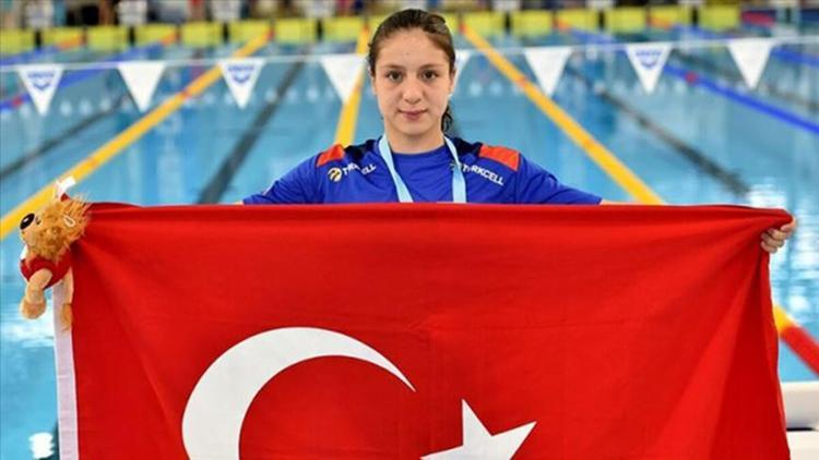 Son Dakika | Milli yüzücü Merve Tuncel'den dünya rekoru!