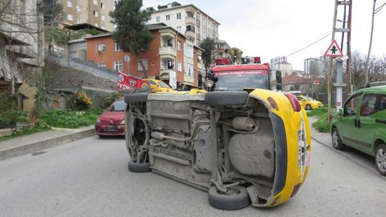 Kaza yapan taksi yan yattı! Sürücüyü itfaiye çıkardı