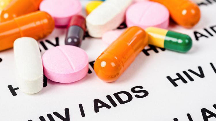 Güvenilir yerlerde manikür, dövme ve piercing yaptırın! HIV bulaşma riski var