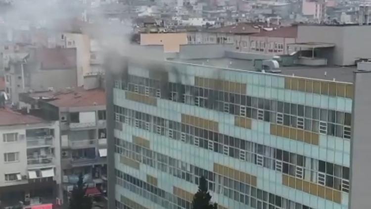izmir de hastanede yangin panigi odasinda yatagini yakti son dakika haberleri internet