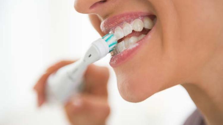 Diş Beyazlatma (Bleaching) İşlemi Nasıl Yapılır?