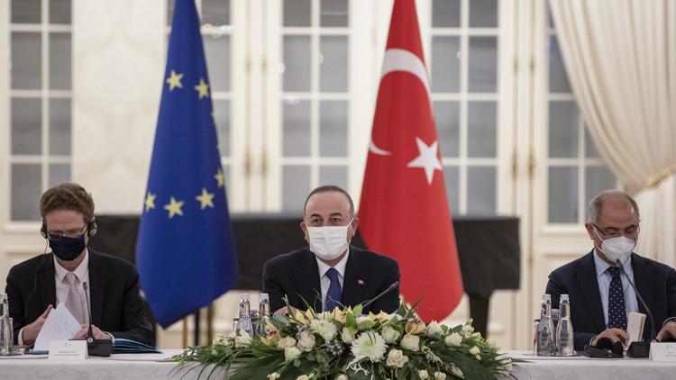 Dışişleri Bakanı Mevlüt Çavuşoğlu'ndan reform mesajı