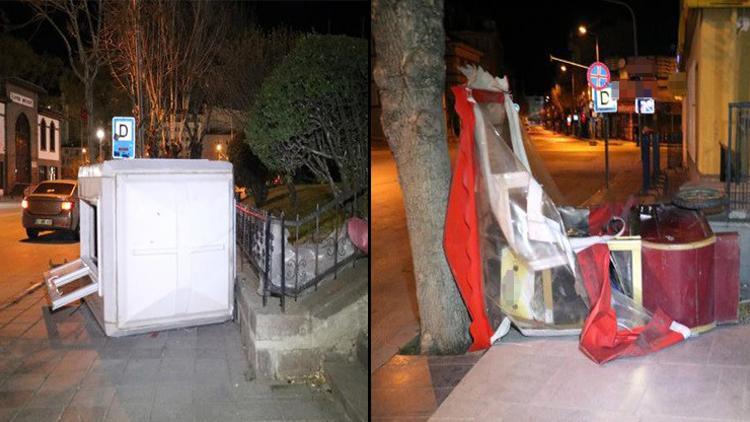 Afyonkarahisar'da şiddetli rüzgar hasara neden oldu