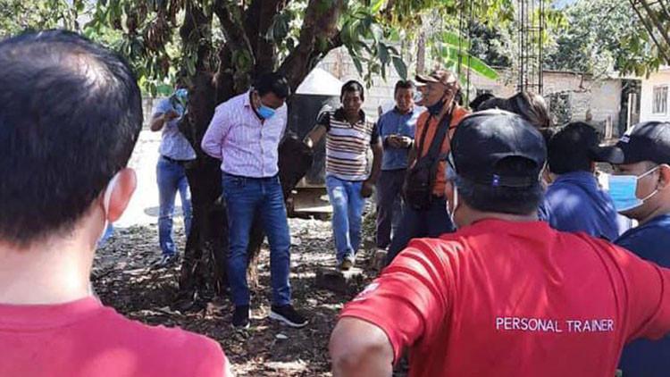 Meksika’da şoke eden bir olay yaşandı... Chiapas eyaletinde 'kaliteli hizmet vermeyen' Belediye Başkanı ağaca bağlandı