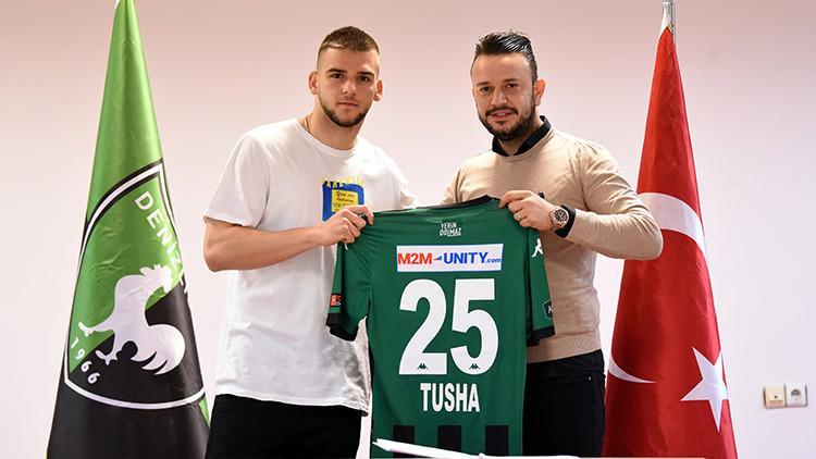 Denizlispor'da Kosovalı genç futbolcu Veton Tusha profesyonel oldu