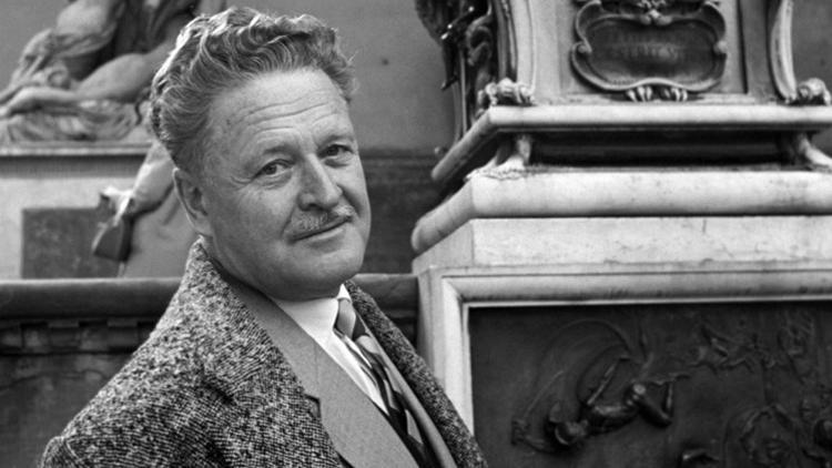 'Mavi gözlü dev" Nazım Hikmet 119 yaşında