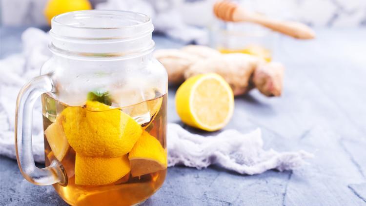 Bağışıklığınızı destekleyen limonlu zencefilli su