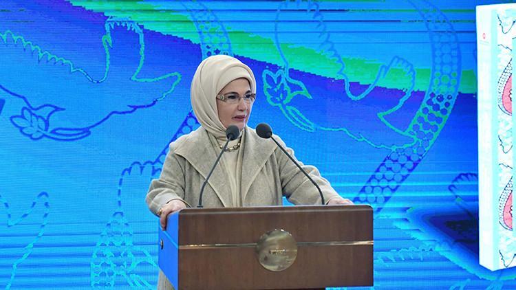 Emine Erdoğan, "Otuz Sekiz Dilde Afrika Atasözleri Seçkisi 1" kitabının tanıtım programına katıldı