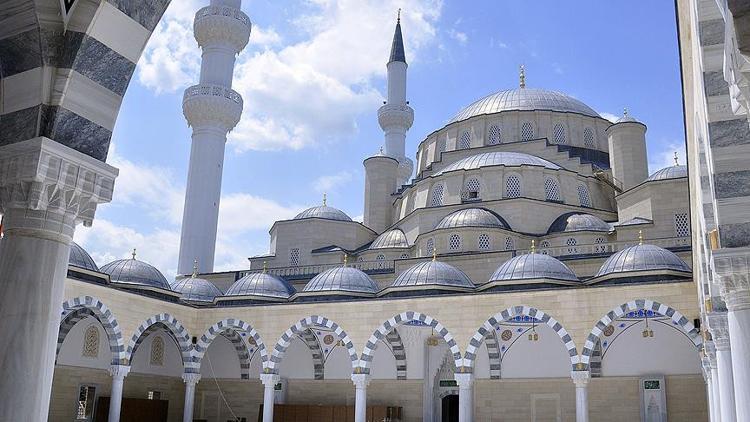 Cuma namazı kaç rekat, nasıl kılınır? Diyanet bilgilerine göre cuma namazının kılınışı