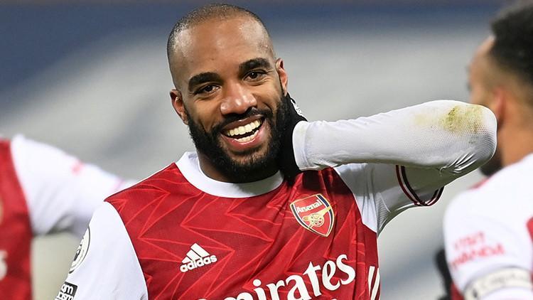 Lacazette, Mesut Özil'e başarı diledi