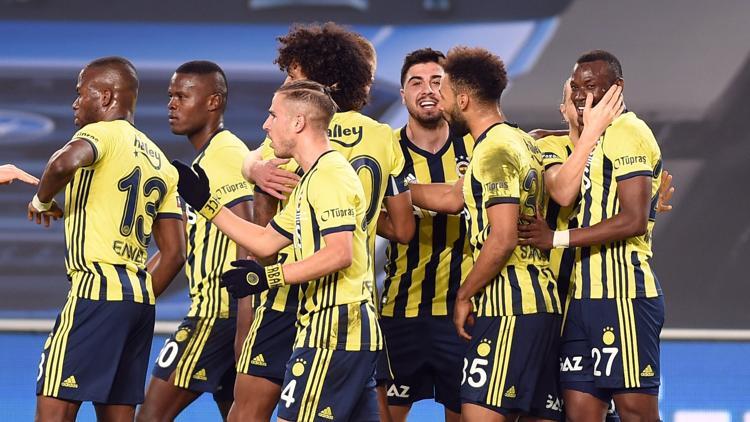 Fenerbahçe, ilk yarıyı pas rekoru ve 42 puanla tamamladı!