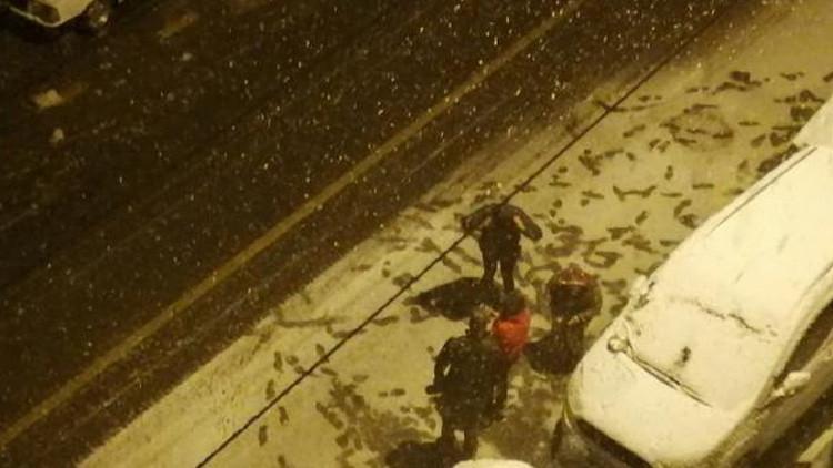 Muğla'da kar sürprizi! Vatandaşlar keyfini çıkardı