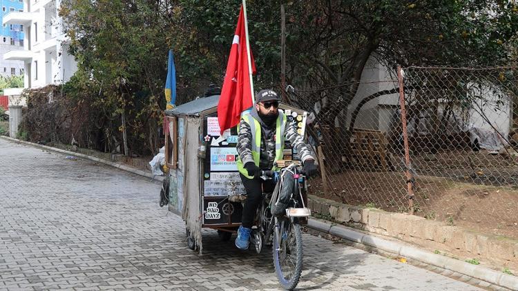 Arjantinli gezgin, bisikletiyle dünyayı geziyor