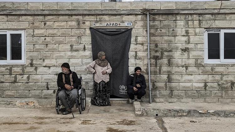 Türkiye'de toplanan bağışlar, rejimin saldırılarından kaçan Suriyelilere 'dört duvar' oluyor