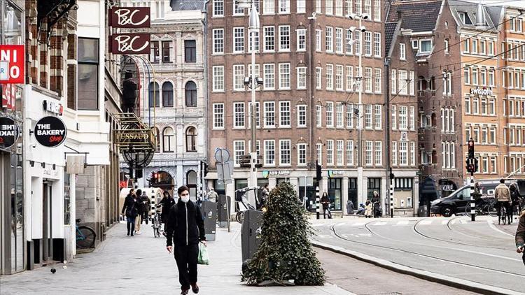 Hollanda'da Kovid-19 kısıtlamaları 2 Mart’a kadar uzatıldı