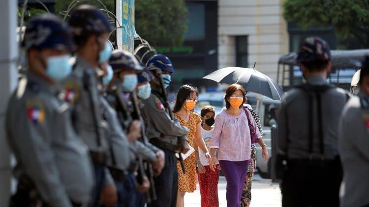 Myanmar'da darbe karşıtı protestocular gözaltına alındı