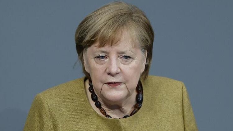 Merkel: Irkçılık ve nefret zehirdir