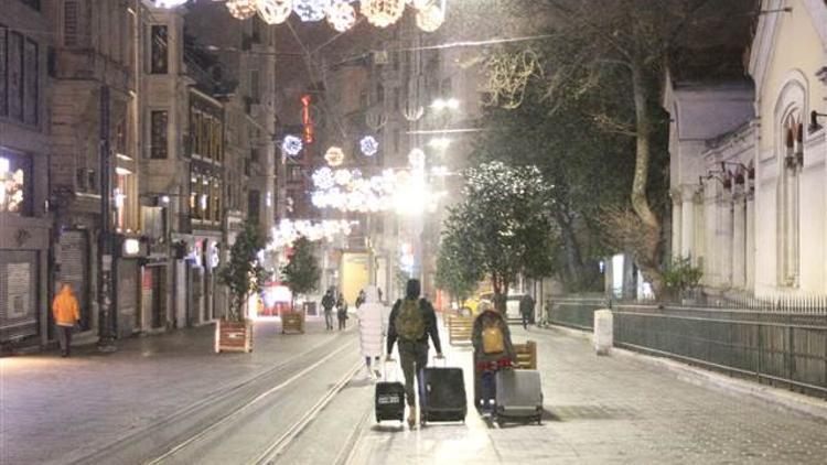 Son dakika: �stanbul'da beklenen kar ya���� ba�lad�!