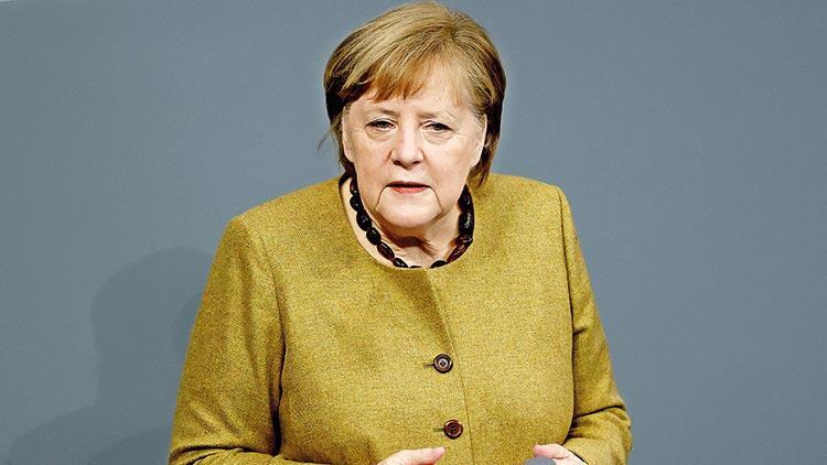 Merkel: Irkçılık bir zehirdir