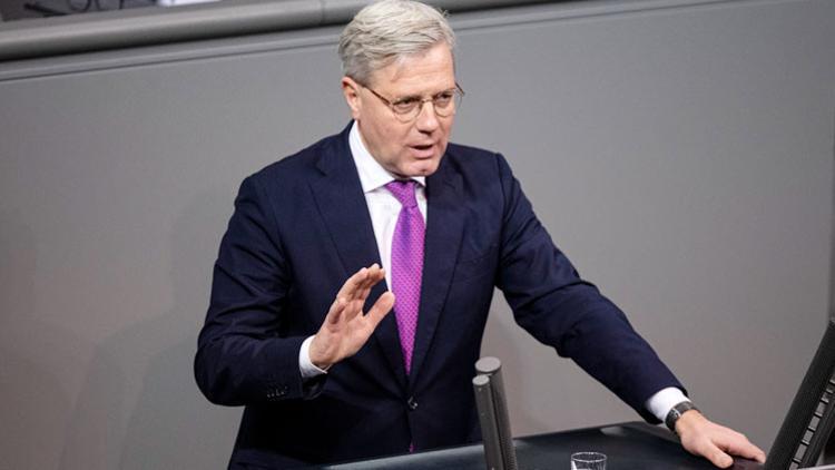 Röttgen: Rusya’ya yaptırımlar kaçınılmaz