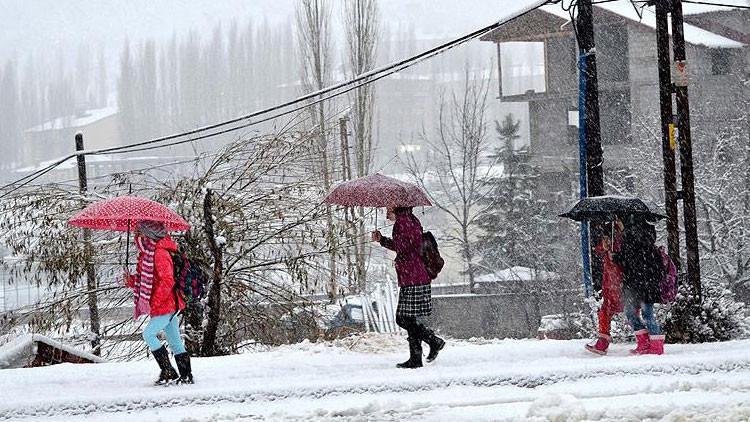 Son dakika… Yüz yüze eğitime kar yağışı engeli! Hangi illerde okullar tatil oldu?