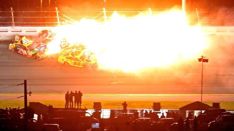 Daytona 500'de inanılmaz kaza! Ölümden döndüler...