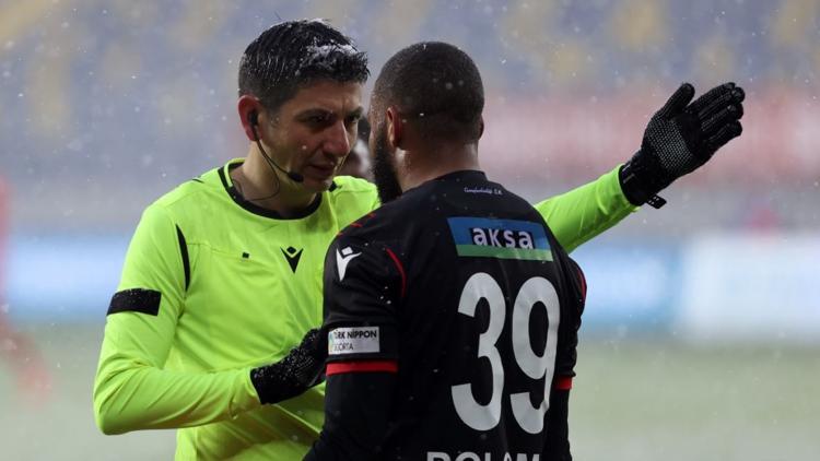 Beşiktaş maçındaki faul pozisyonuna İngilizler şaşırdı! 'Buna nasıl faul verdi?'
