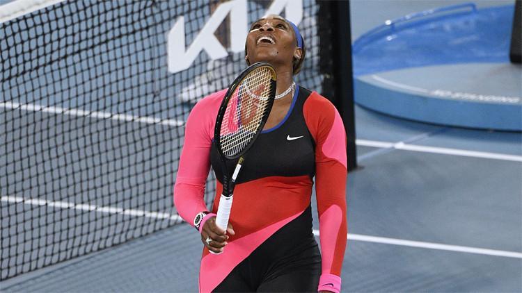 Serena Williams, Simona Halep'i zorlanmadan geçti