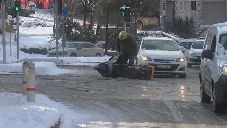 İstanbul'da motokuryelerin zor anları