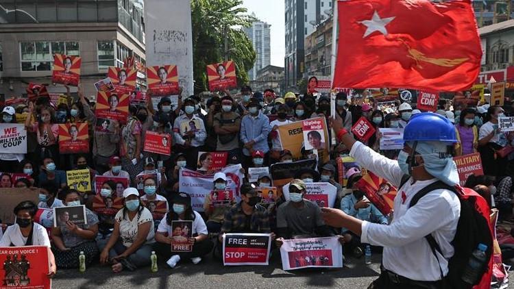 Askeri darbenin ardından Myanmar'da sular durulmuyor
