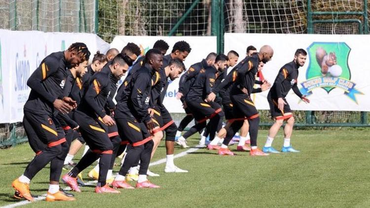 Galatasaray'da Feghouli takımdan ayrı çalıştı! Alanyaspor hazırlıkları...