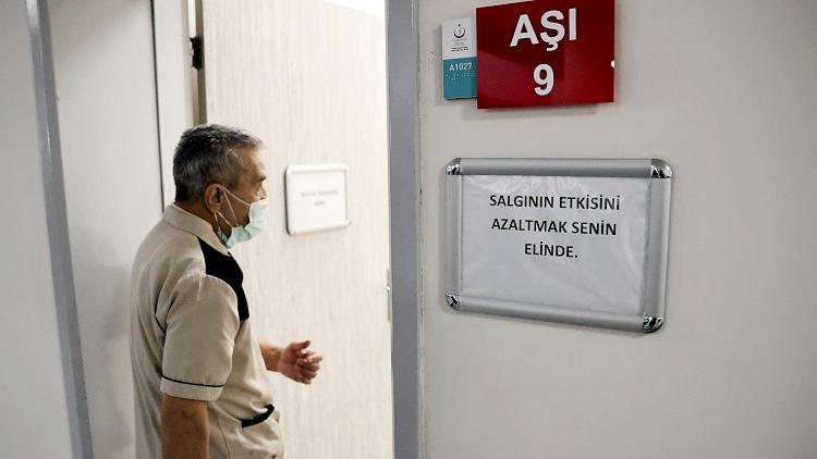 Öğretmenler ne zaman aşı olacak? Yüz binlerce öğretmen bu soruya yanıt arıyor