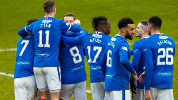 Koronavirüs kurallarını ihlal ederek ev partisine katılan Rangerslı futbolcular kadro dışı bırakıldı