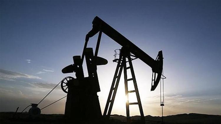 Petrol yükseldi, altında yatay seyir hakim