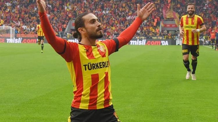 Halil Akbunar kendini aştı, Şenol Güneş'in yakın takibinde