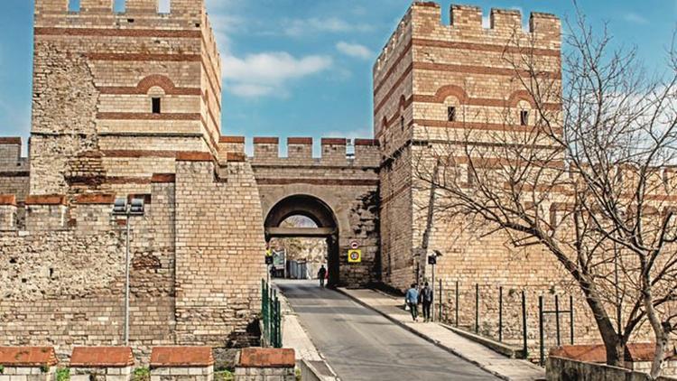 Yüzyıllara meydan okuyan kapılar