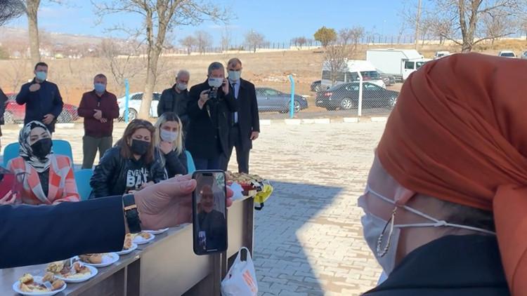 Bakan Soylu, uyuşturucu tedavisi gören çocukların anneleriyle görüştü