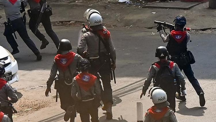 Myanmar'daki darbe protestolarında bir kişi daha öldü